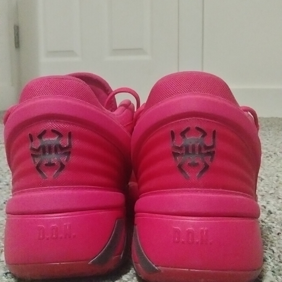 Adidas Men's DON issue 2 Size 11 Sneakers - Picture 5 of 5